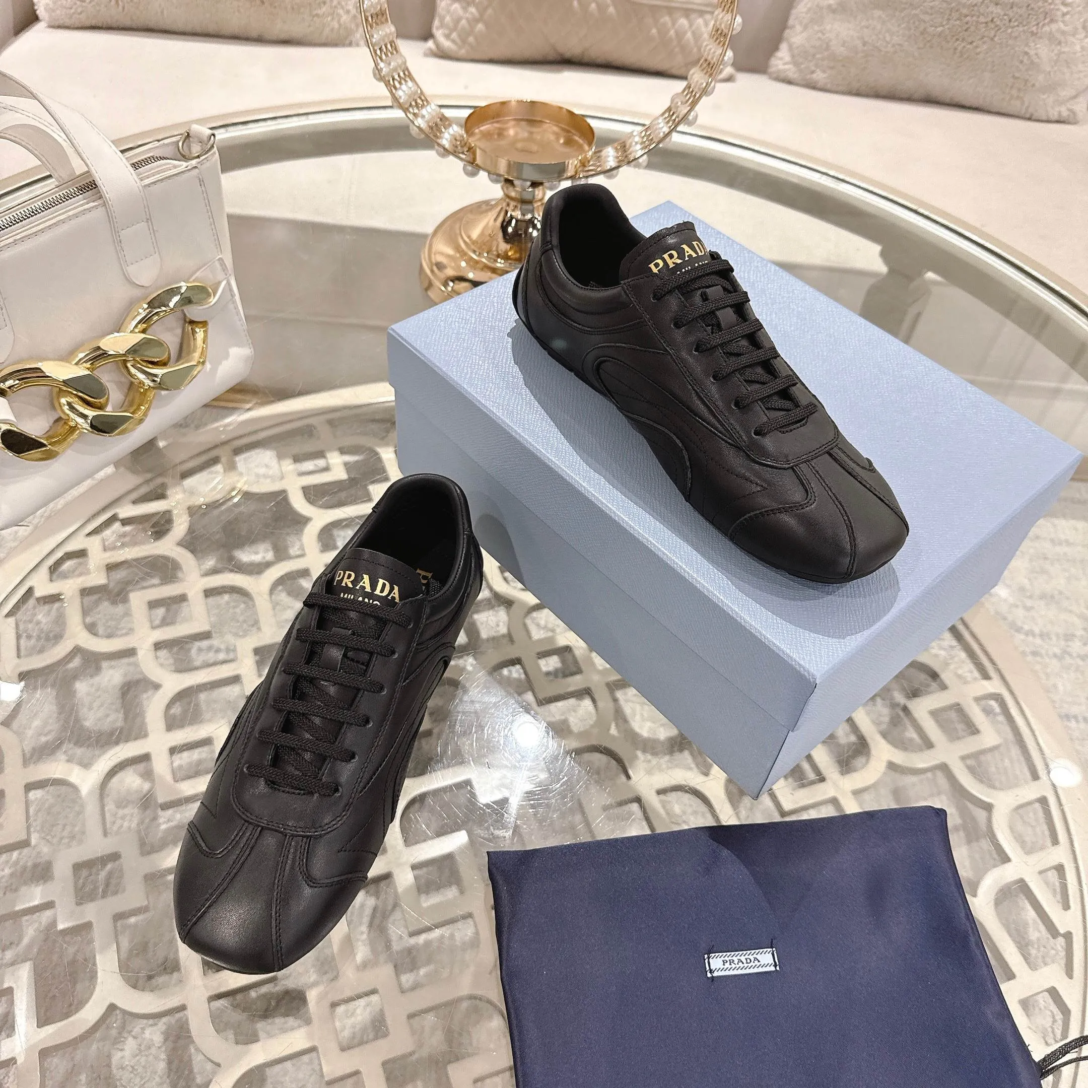 P600. PRADA for couples, casual shoes for couples, originally developed 1:1, made of imported cowhide, silk sheepskin lining, rubber outsole, comfortable and soft on the feet, size for women: 35 to 41. Male 38 to 45,